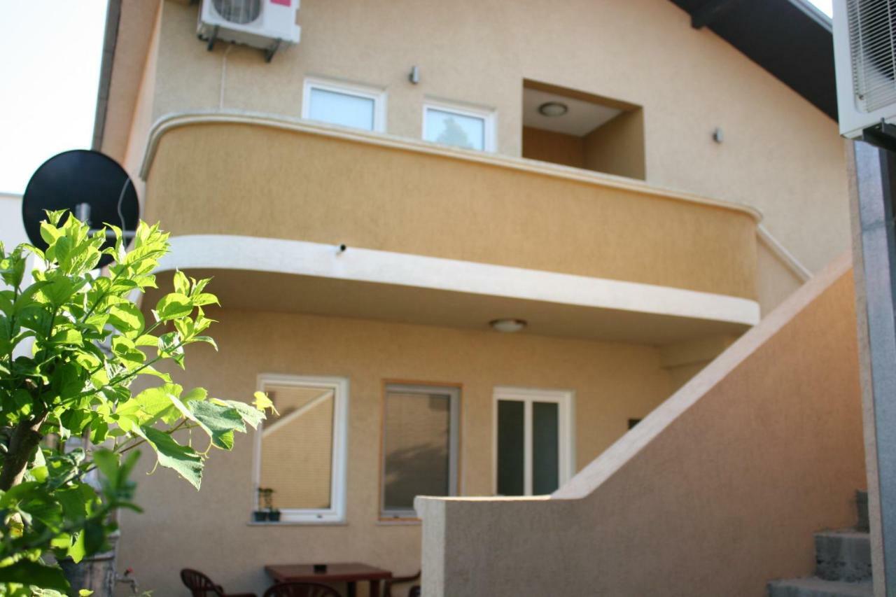 Apartments Emerald อุลซิน ภายนอก รูปภาพ